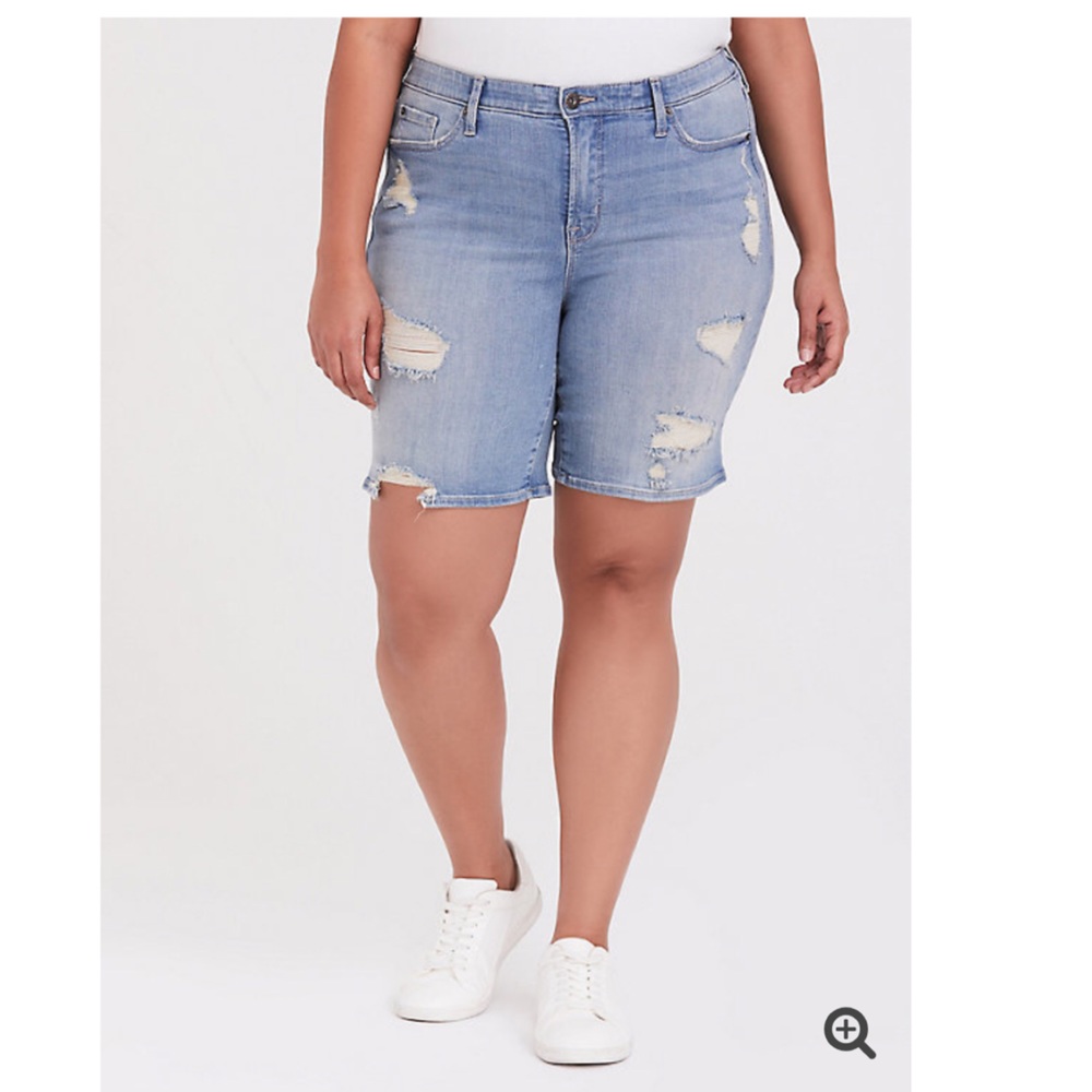 Torrid Sky High Skinny Distressed Bermuda Shorts🖤